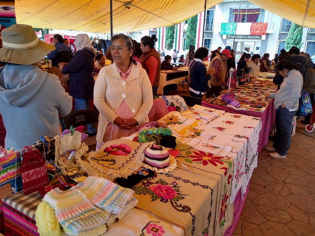 En la 2ª Feria Xonacatlán, artesanos piden que no se extingan tradiciones Vector Visual