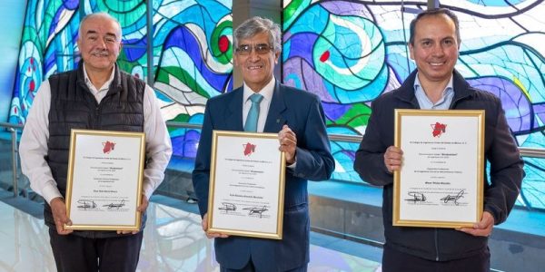 Tres egresados de la Facultad de Ingeniería de la Universidad Autónoma del Estado de México (UAEMéx) fueron reconocidos por su trayectoria profesional, académica y de servicio público con el Reconocimiento Estatal Nezahualcóyotl a la Ingeniería Civil 2026, otorgado por el Colegio de Ingenieros Civiles del Estado de México.
